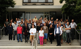 01_group_pic3.jpg 5.9M